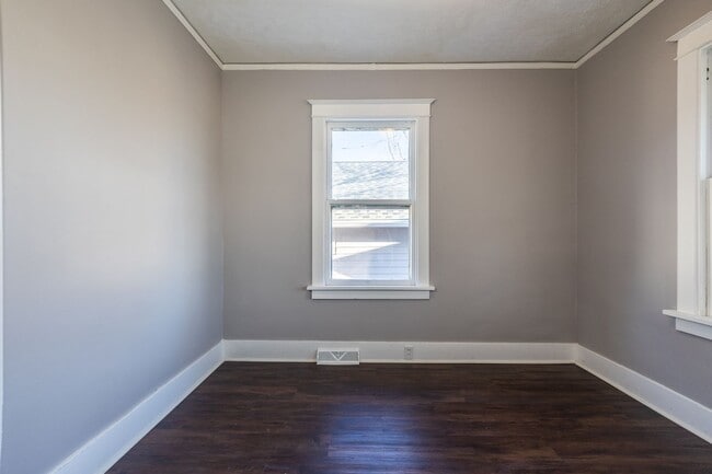 Building Photo - An Adorable 2BD/1BA Home That Has Been Renovated