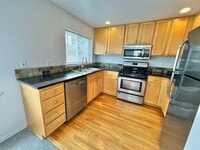 Building Photo - Lovely 3 bed Townhome near desirable Greenlake!