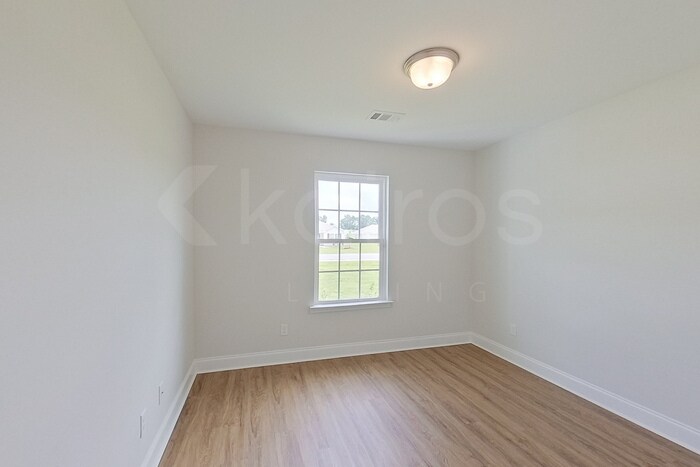 Building Photo - 223 Western Red Cedar Dr
