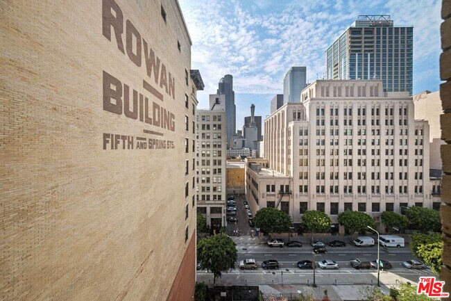 Building Photo - 460 S Spring St