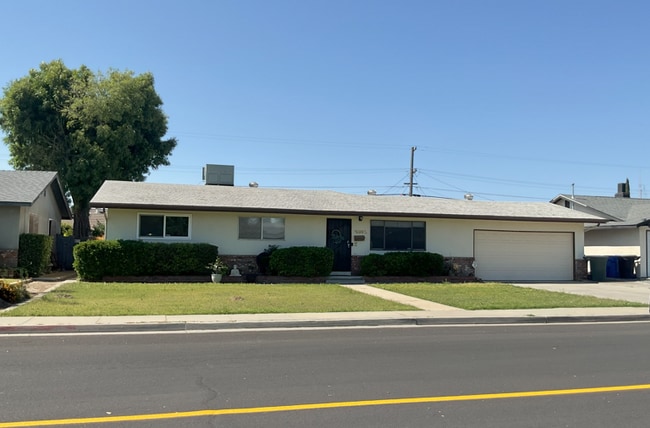 Primary Photo - 123 W Burlwood Ln