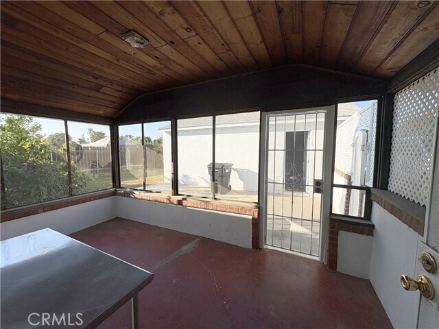 Building Photo - 4670 Riverside Dr