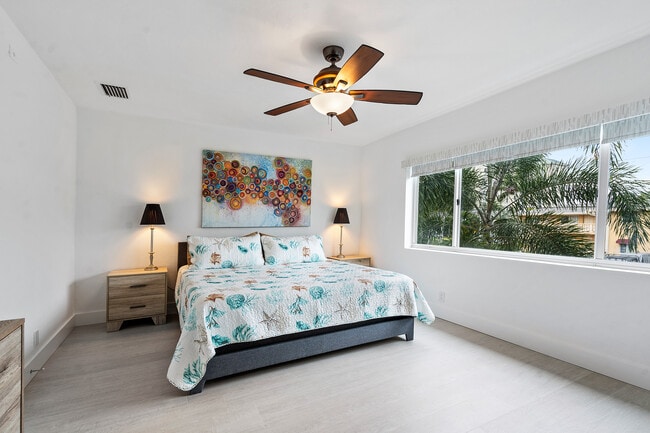 Building Photo - 2881 NE 32nd St