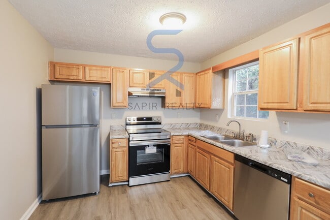 Building Photo - Move in before October 15th and get a $250...