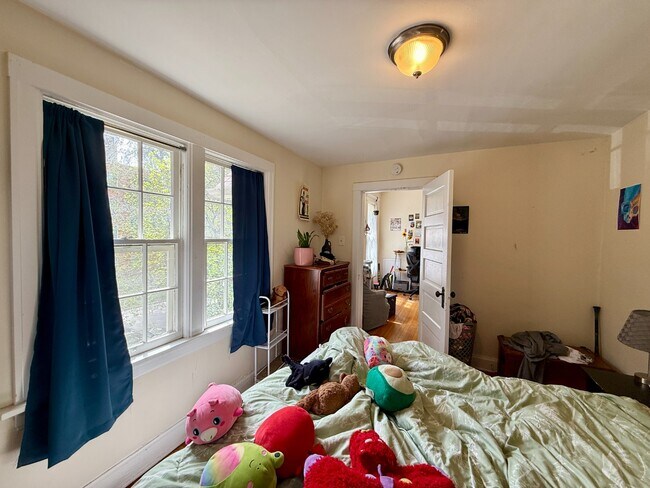Building Photo - 1 bedroom apartment with private balcony!