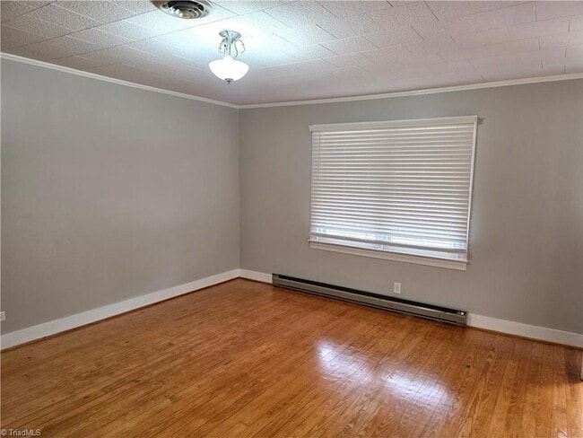 Building Photo - 816 Banner St