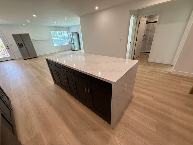 Building Photo - 4960 Rockford Dr