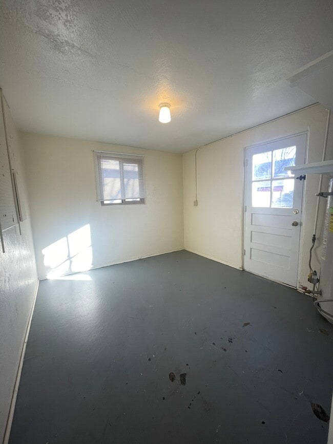 Building Photo - 3112 Colorado St NE