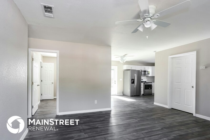 Building Photo - 2776 20th Ave SW