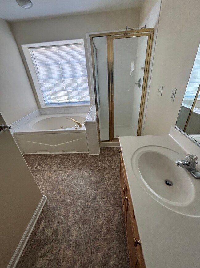 Building Photo - Beautiful 3-Bedroom, 2.5-Bathroom Condo at...