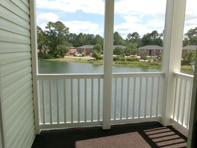Building Photo - 3 bedroom, 2 bath condo located in Fountai...