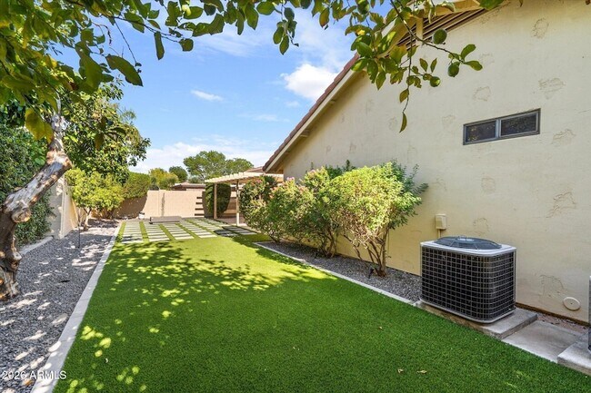 Building Photo - 9532 E Corrine Dr