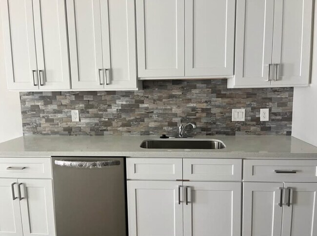 Building Photo - 418 Lake St