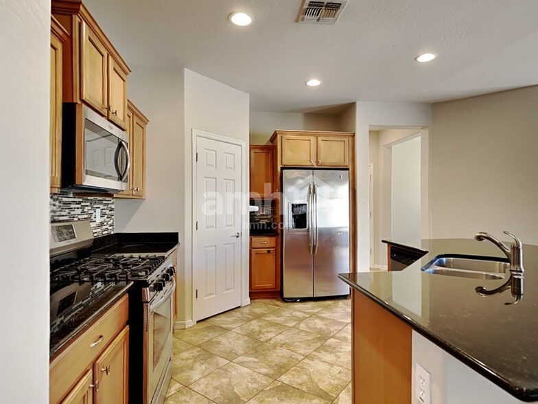 Building Photo - 2542 W Cordia Ln
