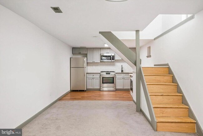 Building Photo - 2036 Mt Vernon St