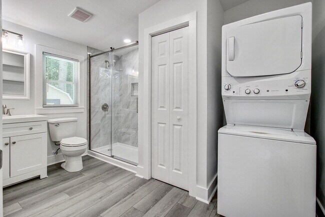 Building Photo - 816 E Estates Blvd