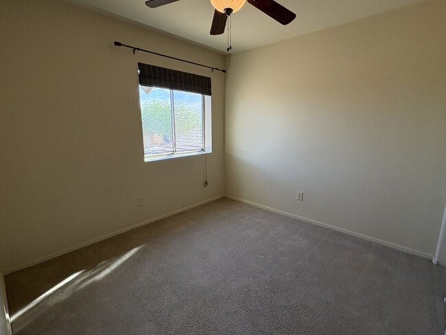 Building Photo - East side beauty 4 bedrooms