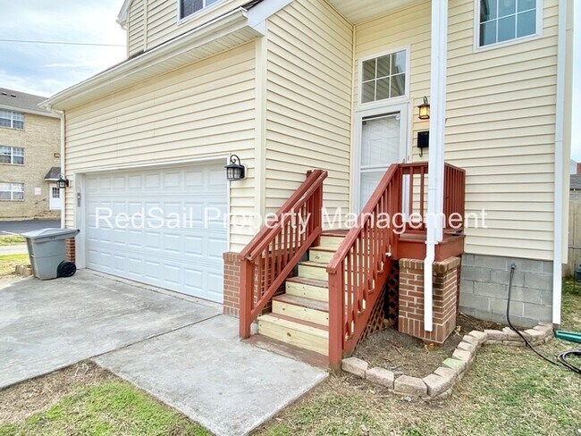 Building Photo - Crowne Pointe home available!