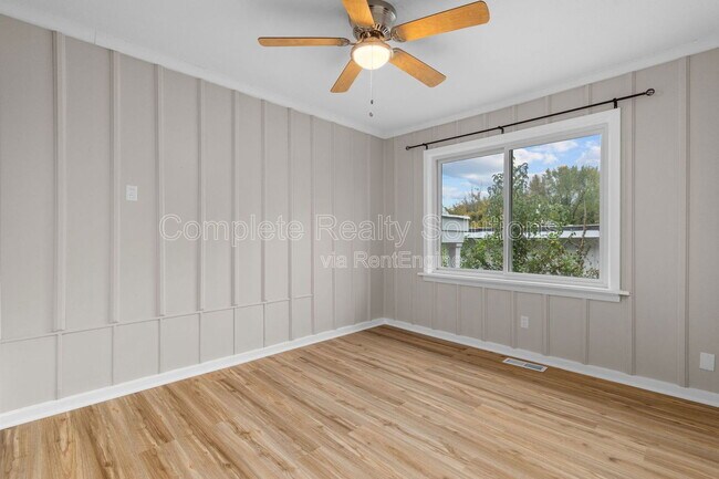 Building Photo - 1821 Korando Ave