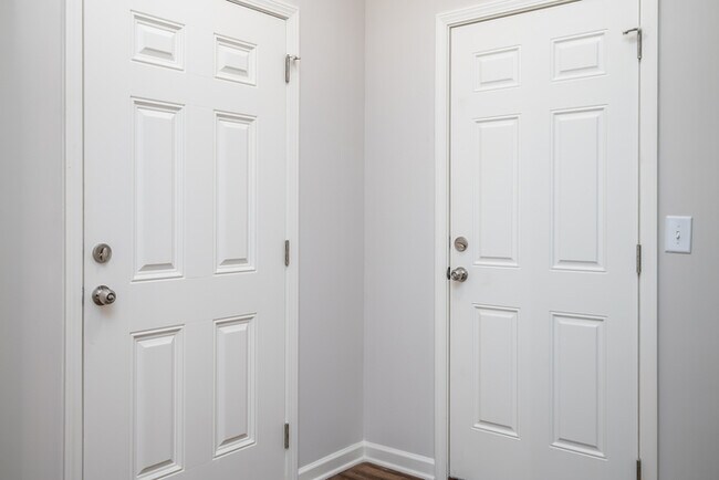 Building Photo - 246 Brownstone Loop