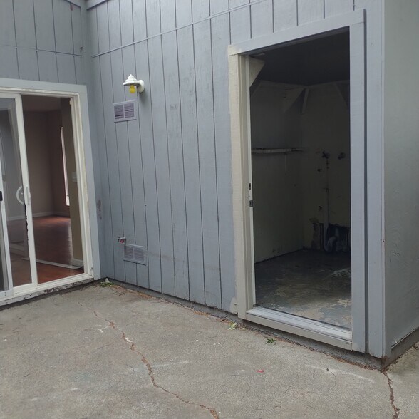 Building Photo - 195 Del Sur Ct