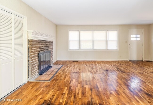 Building Photo - 602 Lookout Ct SE