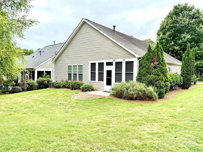 Building Photo - 2135 Ashley River Rd