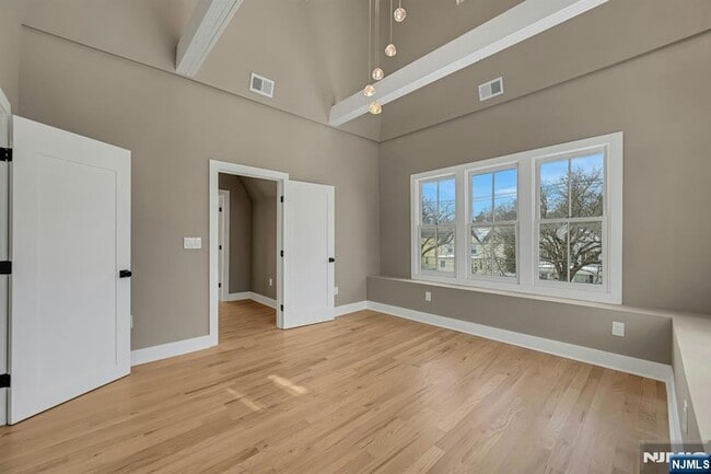 Building Photo - 49 Park Ave