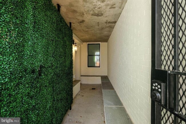 Building Photo - 1979 Biltmore St NW