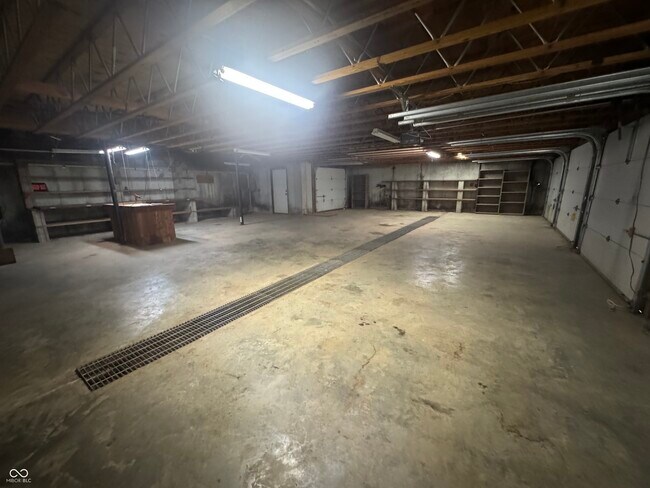 Building Photo - 1365 W Stones Crossing Rd