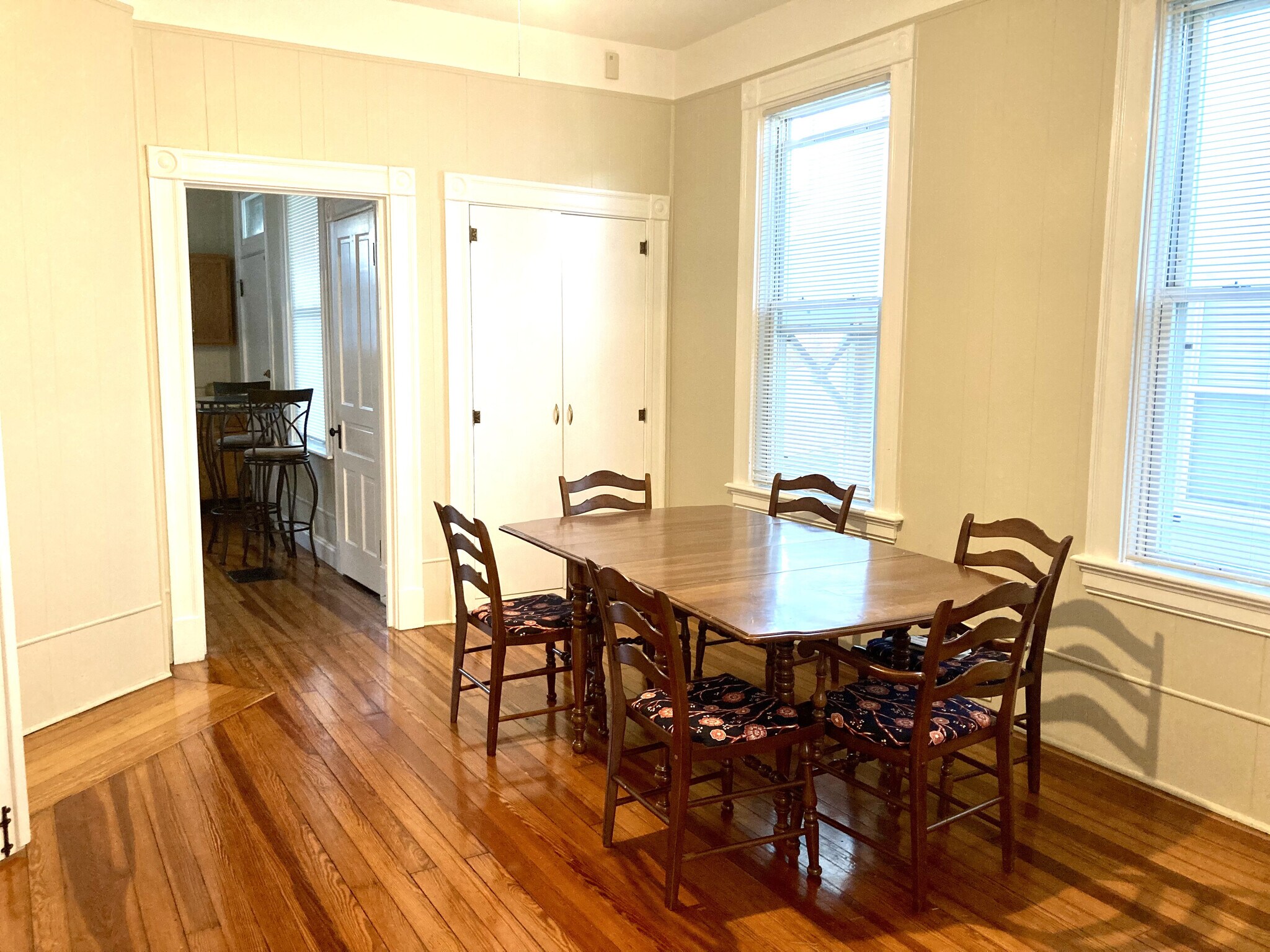 Building Photo - 222 E 18th St