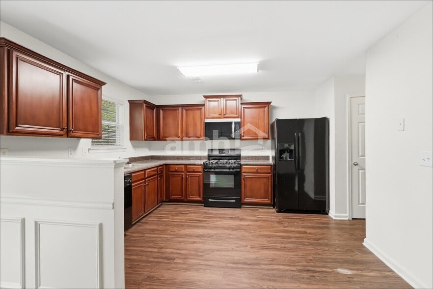 Building Photo - 119 Hidden Creek Dr