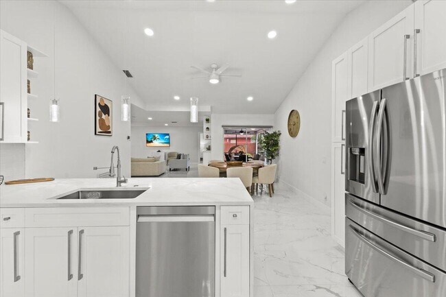 Building Photo - 5136 Beechwood Rd