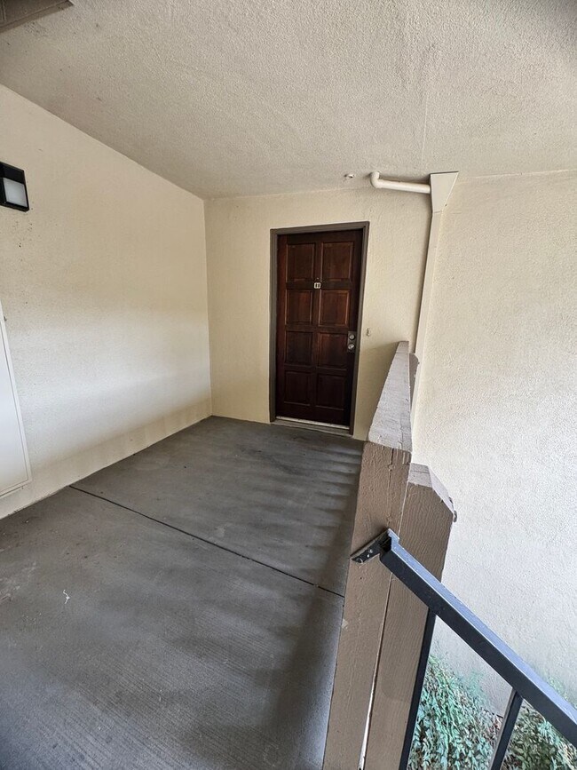 Building Photo - 1 Bed/1 Bath in Gated Community Condo