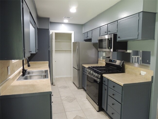 Building Photo - 12507 New Rochelle Ct
