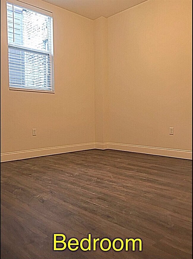 Building Photo - 1107 4th Ave