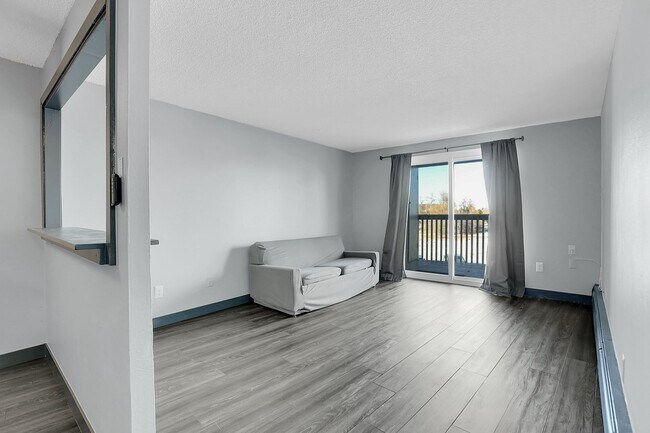 Building Photo - 1 Bedroom, 1 bath, 3rd floor Apartment