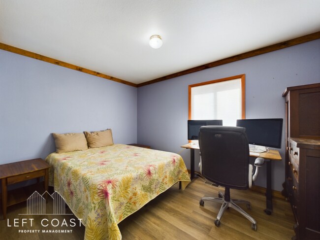 Building Photo - 1033 NW Inlet Ave