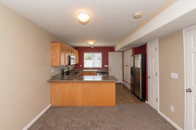 Building Photo - 475 N Redwood Rd
