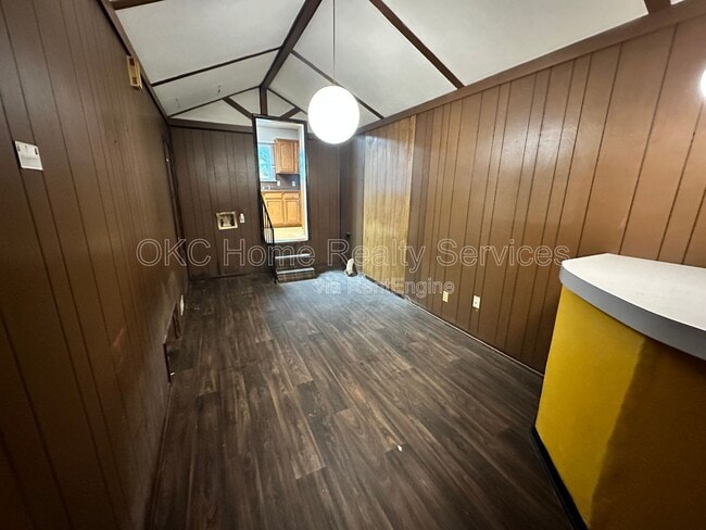 Building Photo - 1216 NE 42nd St