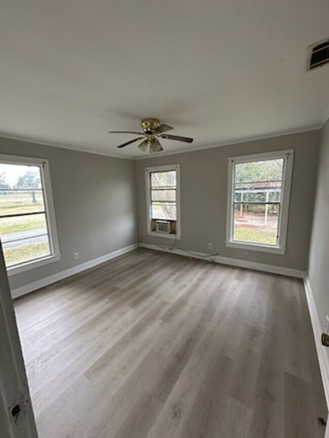 Building Photo - 701 Whittington St