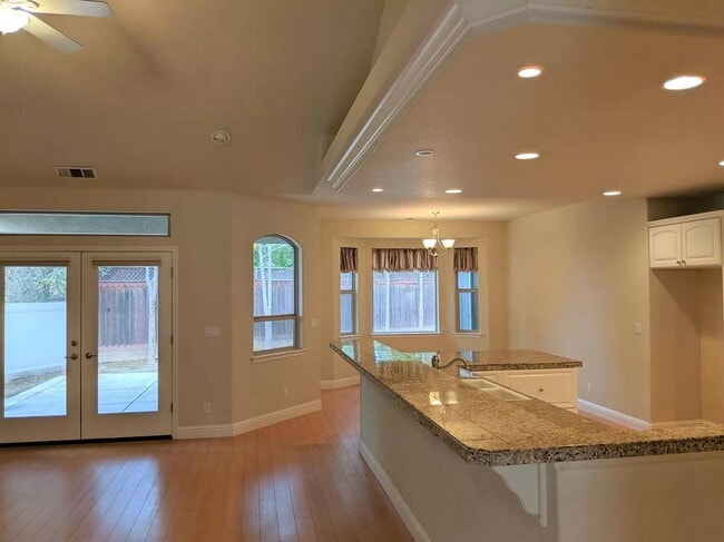 Building Photo - 1043 Diamante Robles Ct