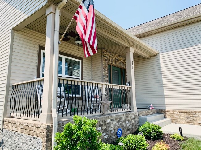 Building Photo - 502 Latham Ct