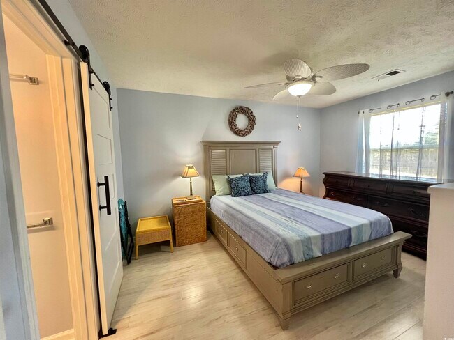 Building Photo - 628 Waterway Village Blvd