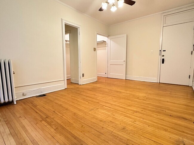 Primary Photo - Studio Lakes Uptown Apartment, Blocks from...