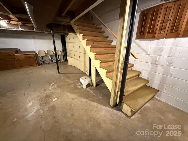 Building Photo - 317 Dakota St