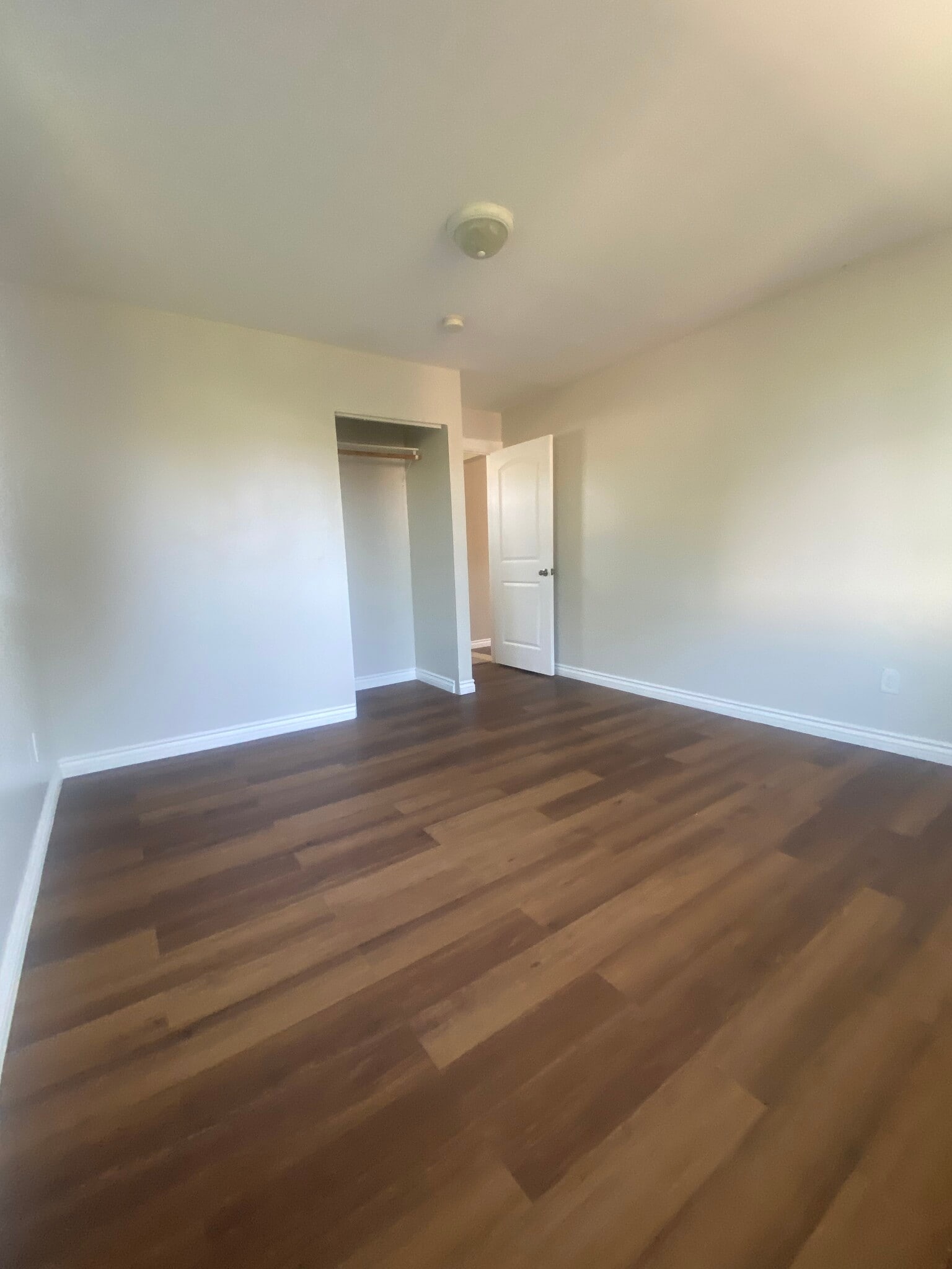 Building Photo - 834 W 106th St