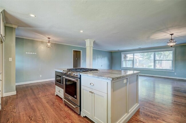 Building Photo - 2756 NW Grand Blvd