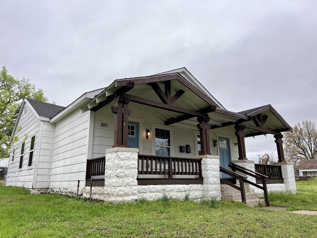 Building Photo - 809 N Owasso Ave