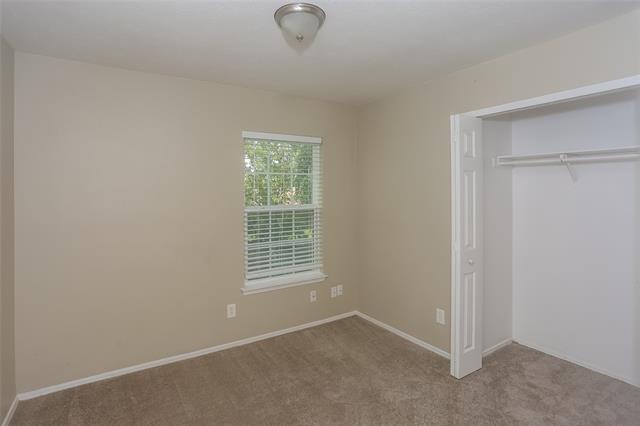 Building Photo - 702 Southridge Ct